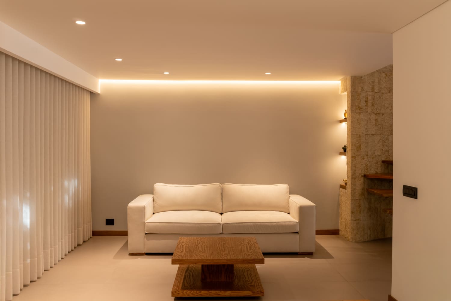 Sala iluminada moderna